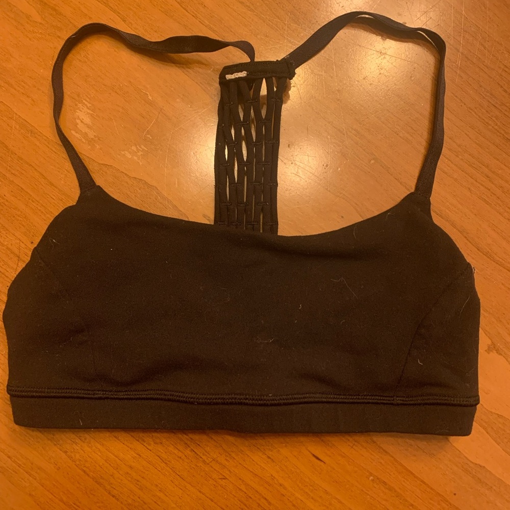 black lululemon sports bra